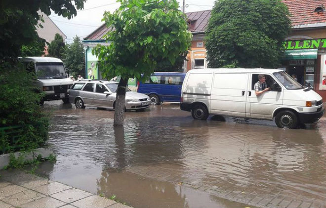 Негода знову на Закарпатті: зливи підтопили деякі райони області - відео