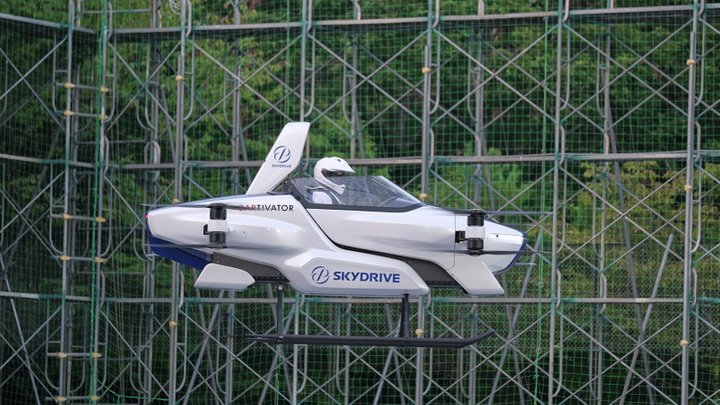 У Японії вперше піднялось в небо летюче авто з людиною