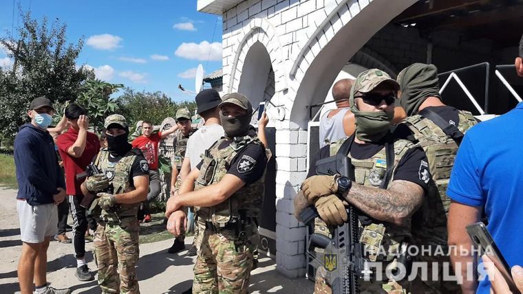 Конфлікт на Харківщині: місцеві жителі вимагають, щоб роми виїхали із селища