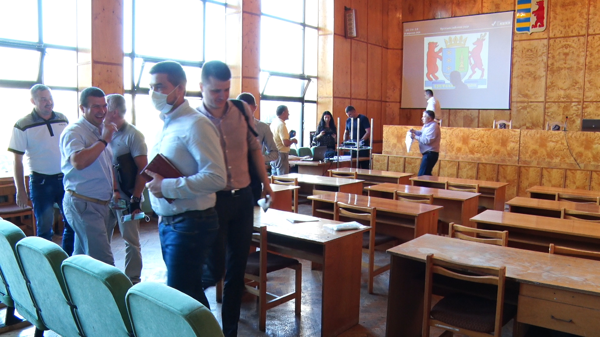 У Хусті скликали протиправну «сесію» райради, аби влаштувати на роботу «свого» ставленика