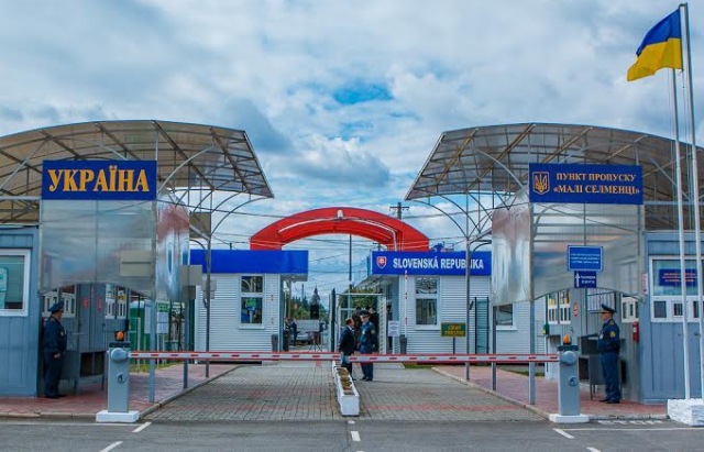До уваги закарпатців: Словаччина ввела зміни до порядку в`їзду іноземців