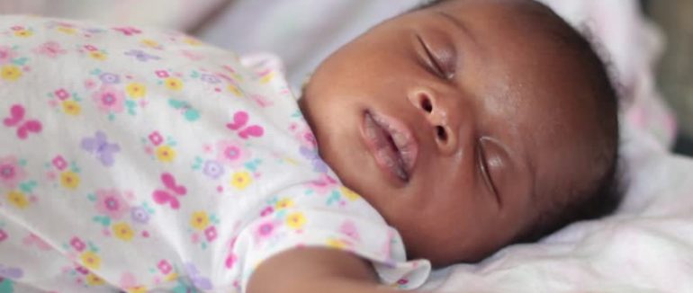 Зустрілася з татом: у Тернополі іноземець забрав дитину з лікарні, де після пологів померла його дружина від COVID-19