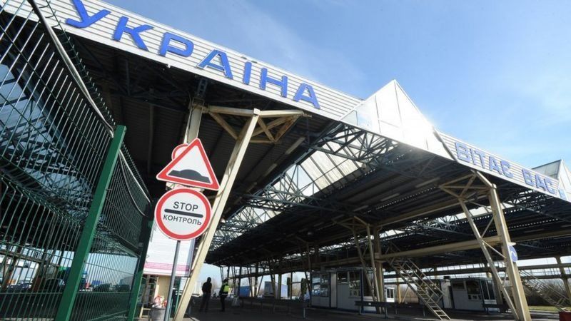Самоізоляції, наявність спеціального страхового полісу чи негативний ПЛР-тест? Що очікує іноземців, які їдуть в Україну