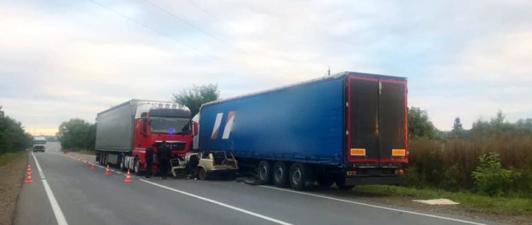 Смертельна ДТП на Прикарпатті: загнуло троє закарпатців