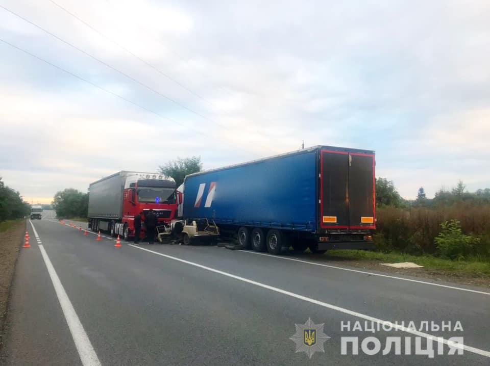 Смертельна ДТП на Прикарпатті: загнуло троє закарпатців