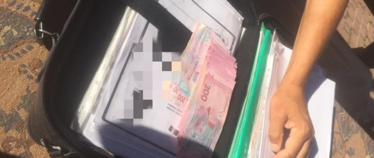 14 тисяч гривень хабара: на Закарпатті затримали чиновника