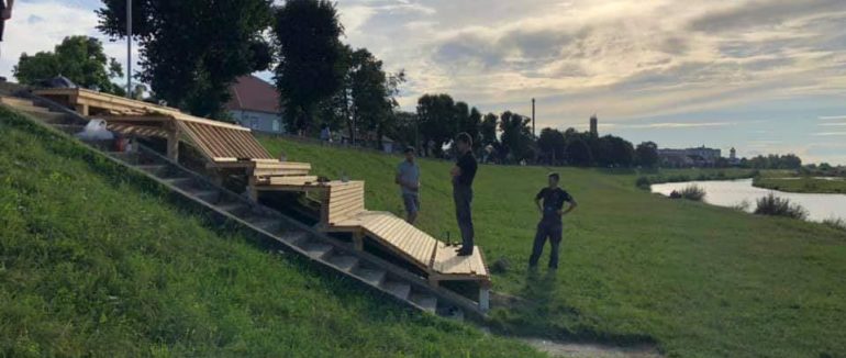 А ви вже тестили? В Мукачеві встановили унікальну лавицю