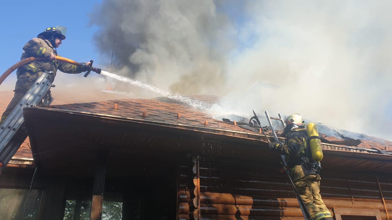 Пожежа на Ужгородщині: палає дроварня ресторану "Чарда"