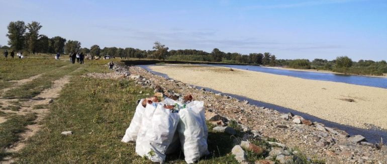 Міністерське прибирання: на Закарпатті Тису очистили від сміття