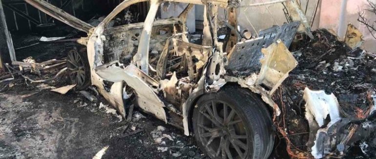 Вогняна трагедія в Ужгороді: вогонь з автомобіля перекинувся на два житлові будинки