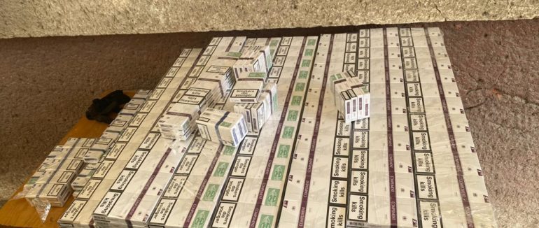 Тютюнова контрабанда на ПП “Дякове”: 38-річний українець намагався вивезти 1600 пачок цигарок