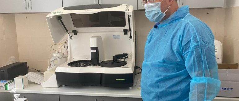 Боротьба з COVID-19 на Закарпатті: в Ужгороді запрацювала інноваційна тест-система ІФА