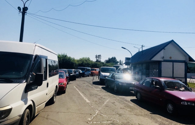 Закарпатські черги: лише на одному з пунктів пропуску стоїть понад три сотні авто