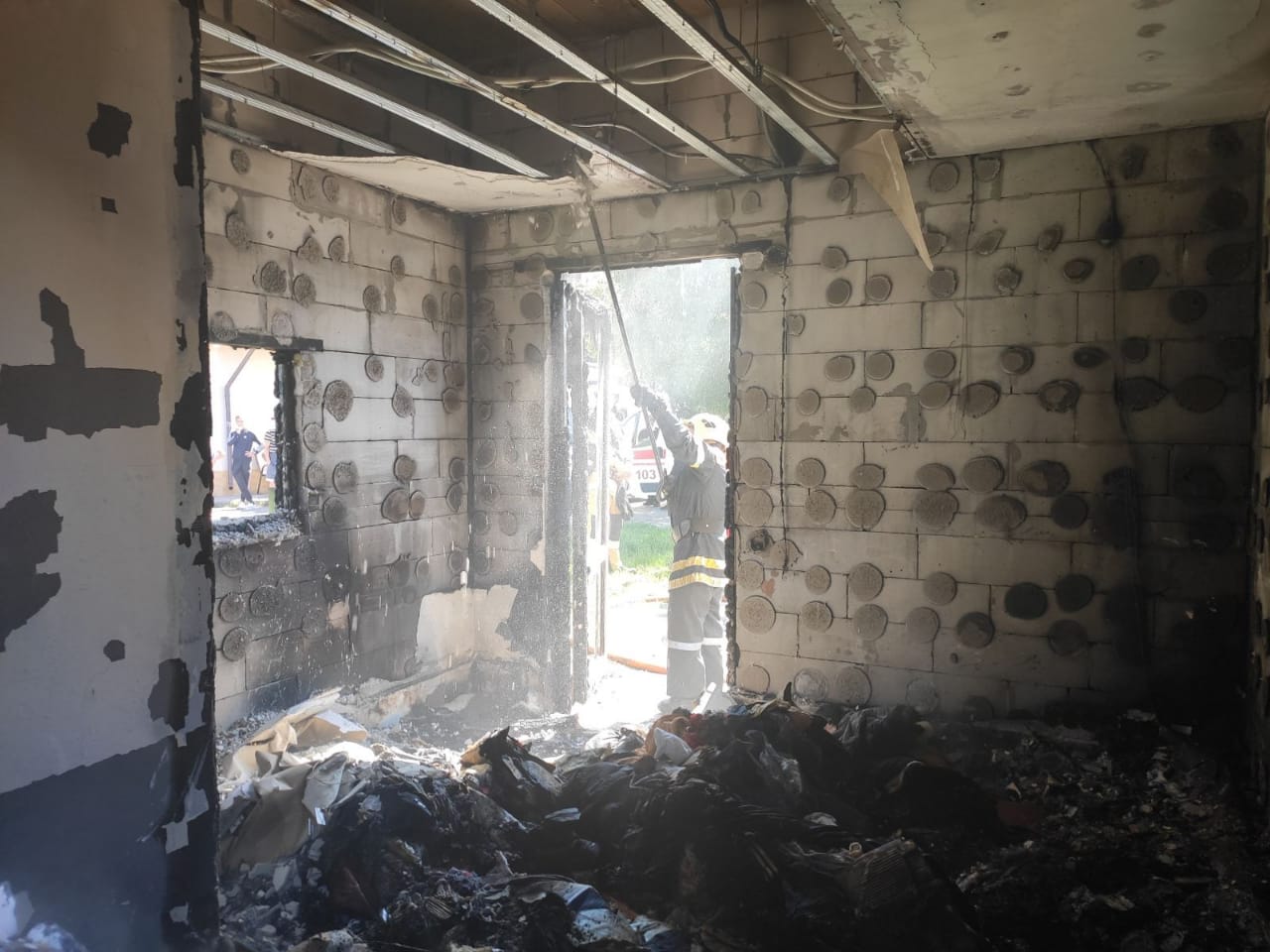 Палала автобусна зупинка: дим від пожежі в Ужгороді видно за декілька кілометрів