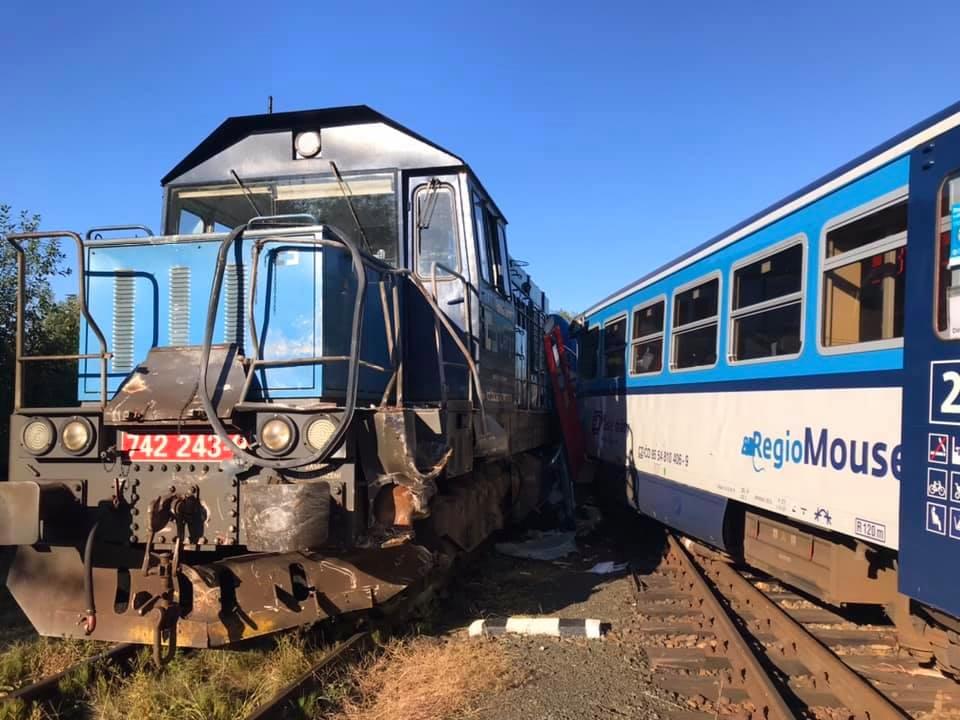 Залізнична аварія у Чехії: зіткнувся поїзд з локомотивом, 26 поранених