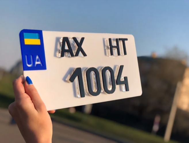 Водіїв штрафуватимуть за ЗD номерні знаки