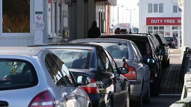 Майже дві сотні авто: черги на Закарпатті не зменшуються