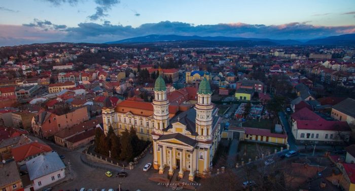 Пізнати Ужгород стане легше: для іноземців створити аудіогіди англійською