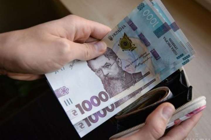 Більше 10 тисяч гривень: середня заробітна плата на Закарпатті
