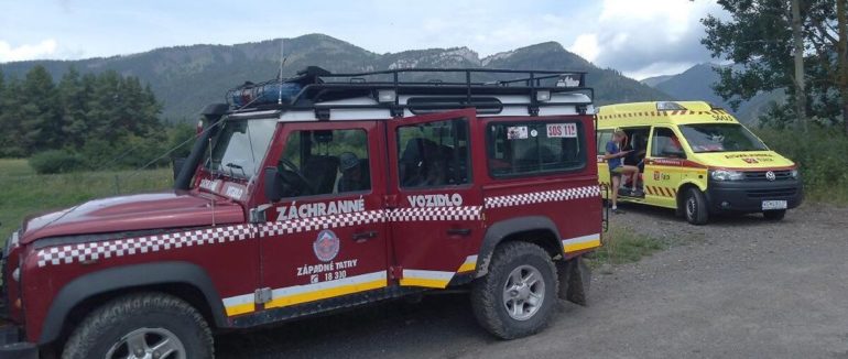 Інцидент у Словаччині – авто перекинулося більше 10-ти разів: аварія за участі рятувальників, постраждало п’ятеро людей