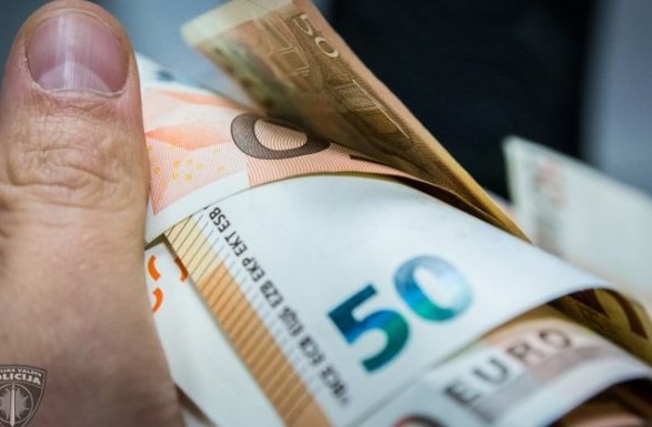 Хабар у 300 євро: на Закарпатті хотіли "купити" пропуск за кордон на КПП "Тиса"