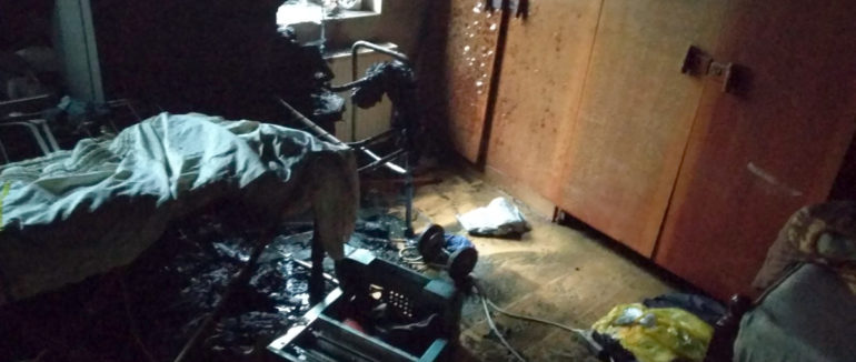 Офіційні подробиці пожежі в Мукачеві: із задимленого будинку сусіди витягли непритомного чоловіка