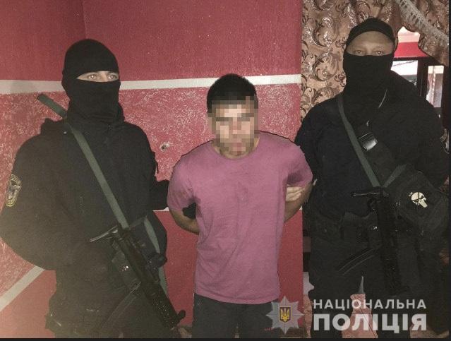 Стрілянина по поліцейським: на Ужгородщині затримали підозрюваного у викраденні автомобіля