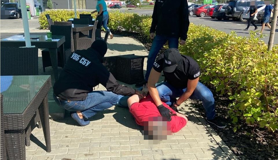 "Ціна питання" - 5 тисяч доларів щомісячно: у Мукачеві затримали керівника локомотивного депо