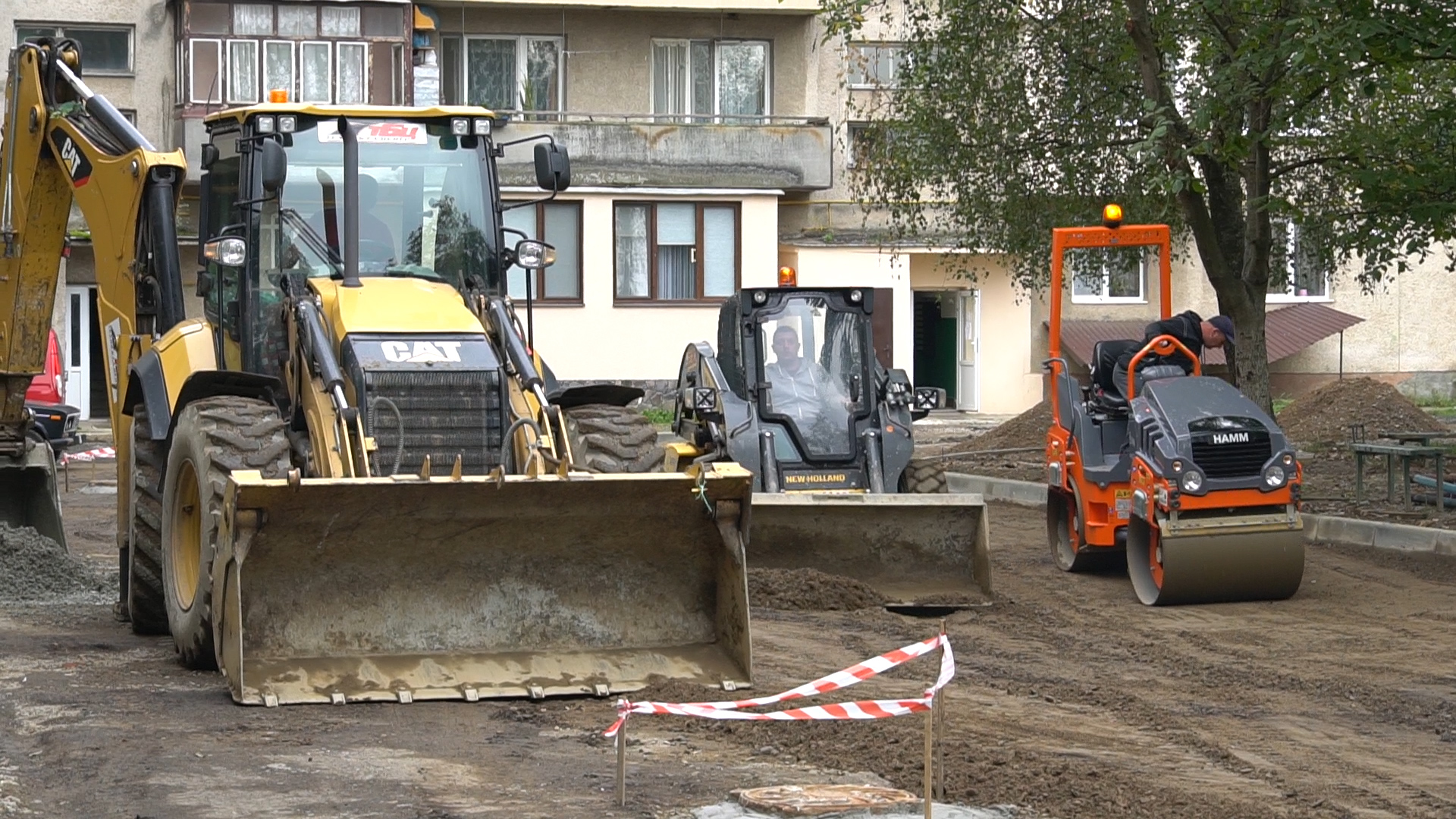 Покращення благоустрою: У Мукачеві триває ремонт внутрішньоквартальних проїздів