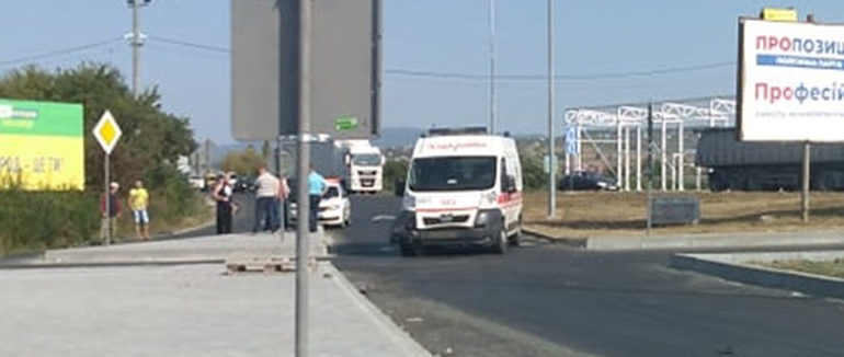 Карета швидкої, Porsche та Range Rover: ДТП в Ужгороді