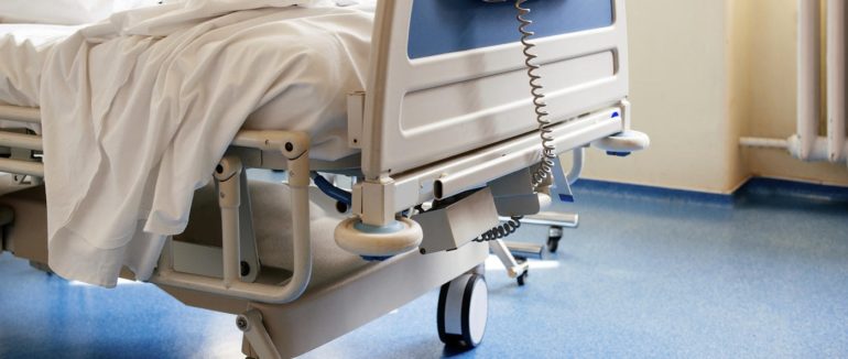 Жінка померла: у Києві напали на працівницю посольства США