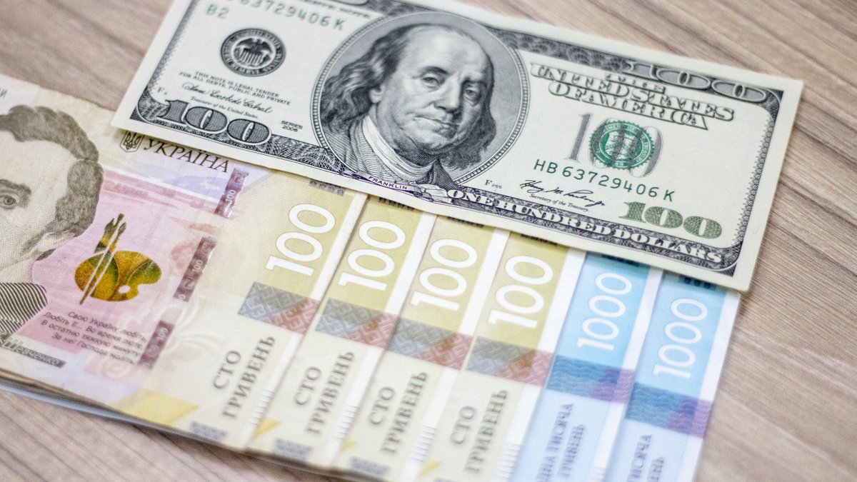 Наслідки пандемії: за останні пів року значно зменшилася сума надходжень від заробітчан