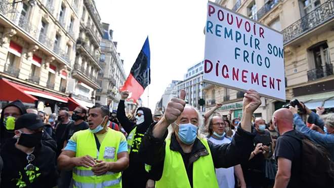 У Франції протестували "жовті жилети": сотні затриманих та сльозогінний газ