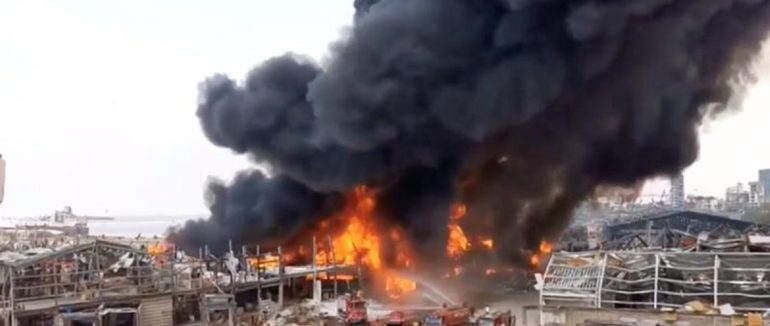 Бейрут у вогні: через місяць після вибуху у порту горить аеропорт
