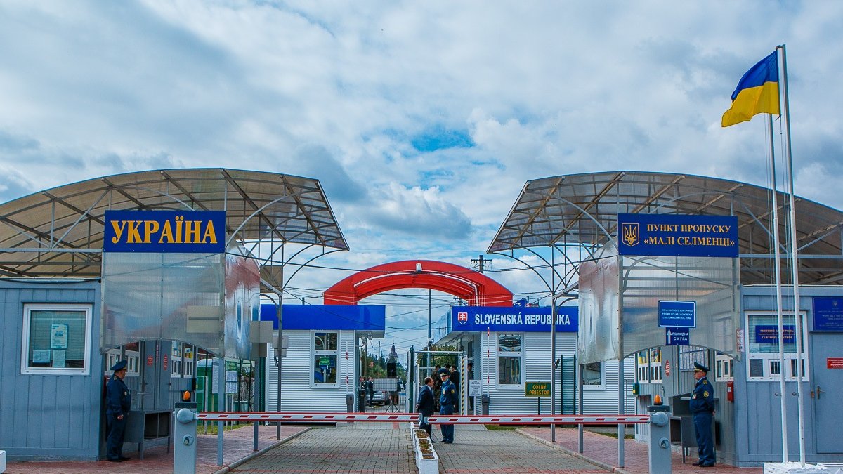 Напередодні місцевих виборів в Україну зможе в`їжджати ще одна категорія громадян