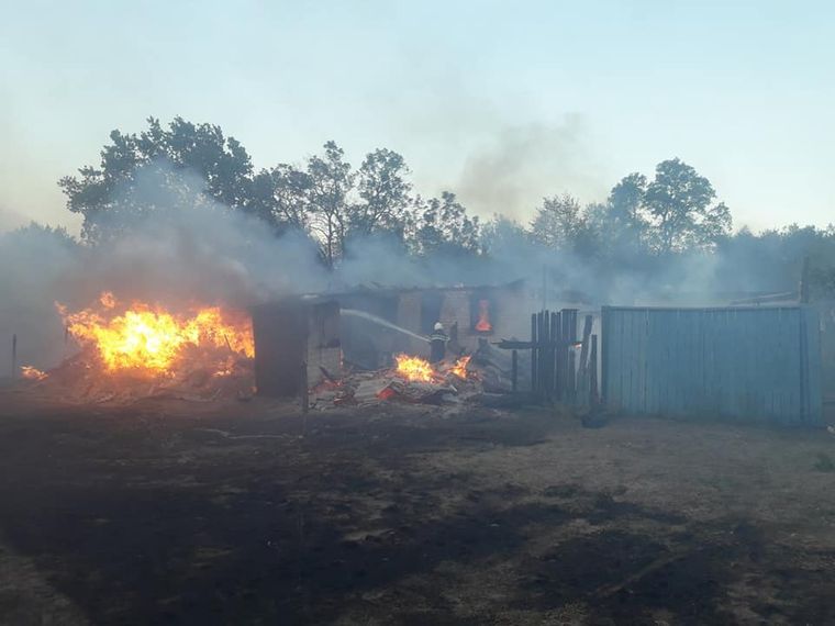 Масштабна пожежа на Луганщині: загинула одна людина, ще дві отримали опіки