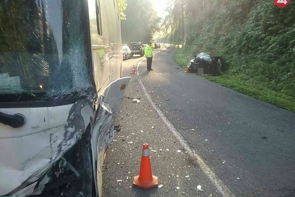 Залучали навіть вертоліт: ДТП у Словаччині за участі автобуса та двох автомобілів
