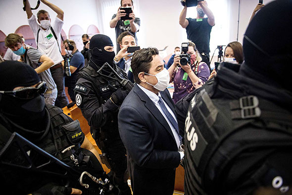 Суспільство шоковане: суд Словаччини виправдав бізнесмена, звинуваченого в організації вбивства журналіста Яна Куцяка