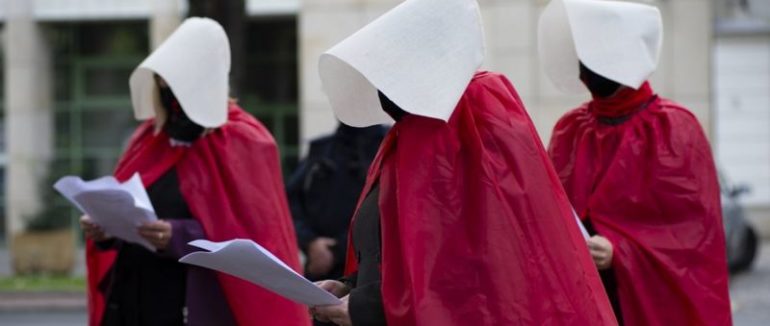 Жінка залишилися без особистого права: Польща заборонила аборти