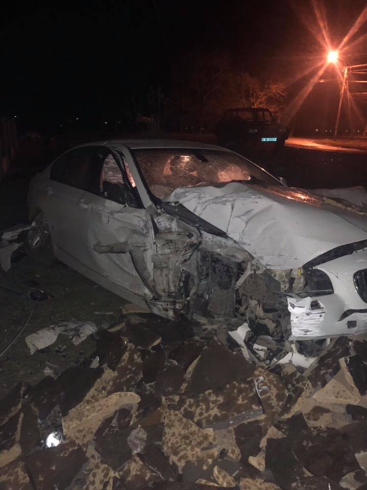 Вечірня аварія поблизу Чопа: вантажівка вщент розтрощила припарковане авто
