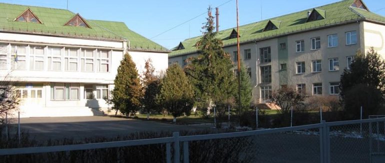 Інцидент у Мукацівському ліцеї №11: адміністрація прокоментувала нещасний випадок