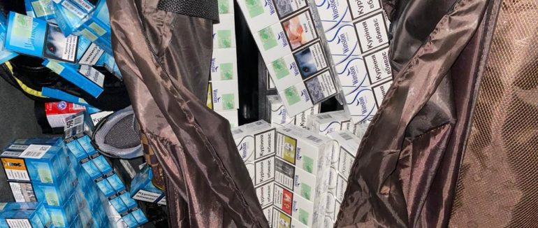 Тютюнова контрабанда на ПП “Дякове”: 26-річний іноземець залишився без авто