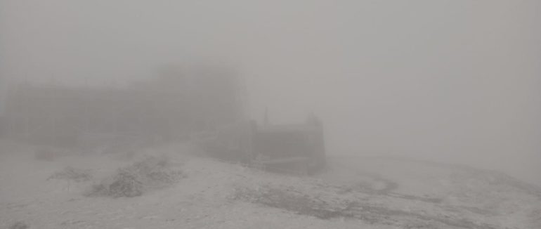 Карпати в снігу: очікується стрімке похолодання та сильні дощі