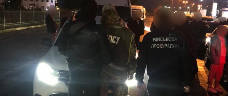 Попався на хабарі: На Закарпатті затримали співробітника Чопського прикордонного загону