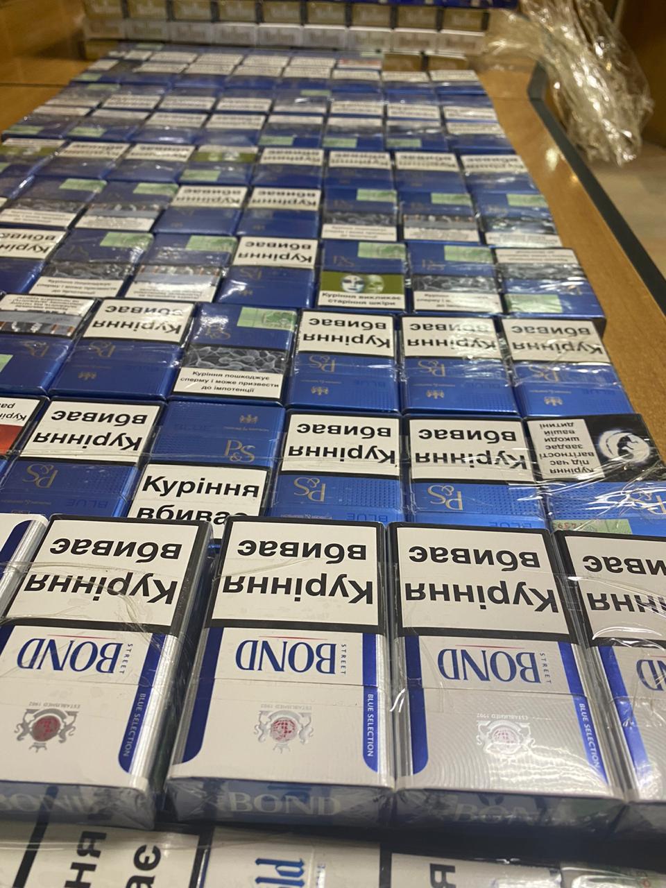 На Закарпатті в українця конфіскували мікроавтобус: чоловік перевозив 204 пачки цигарок