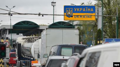 Кілометрові черги на Закарпатті: дві сотні автівок стоять у напрямку Угорщини