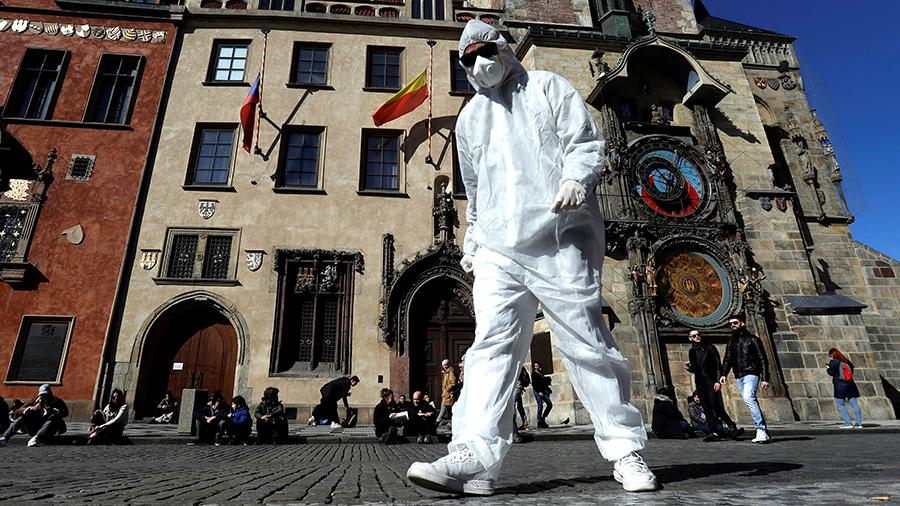 Страшний COVID: у Чехії 9500 випадків коронавірусу за добу, найбільше хворих серед студентів і учнів