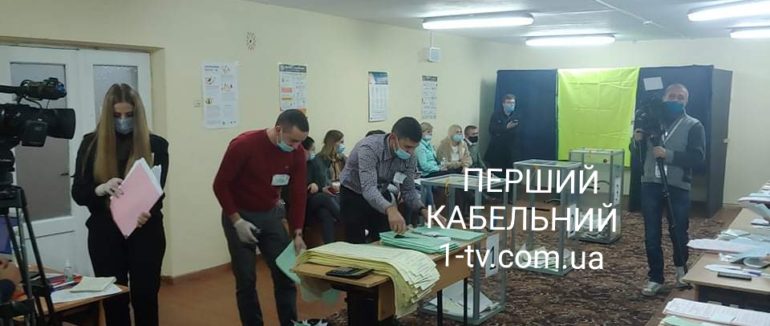Зіпсовані бюлетені та результати волевиявлення: в Ужгороді підрахували голоси
