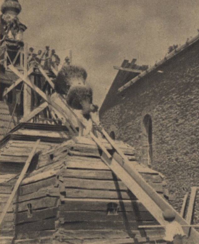 Ретро фото: Процес демонтажу та перевезення дерев'яної церкви з села Медведівці до скансену в Празі