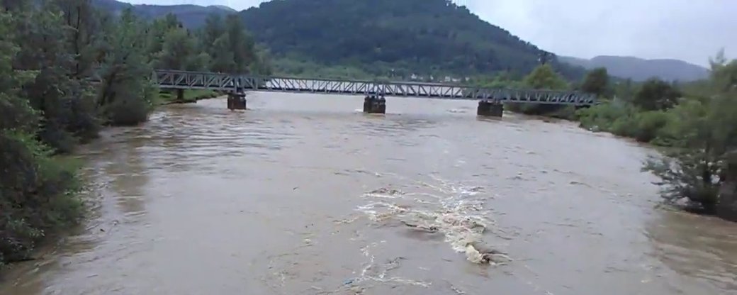 На Закарпатті фіксують підняття рівня води у річках